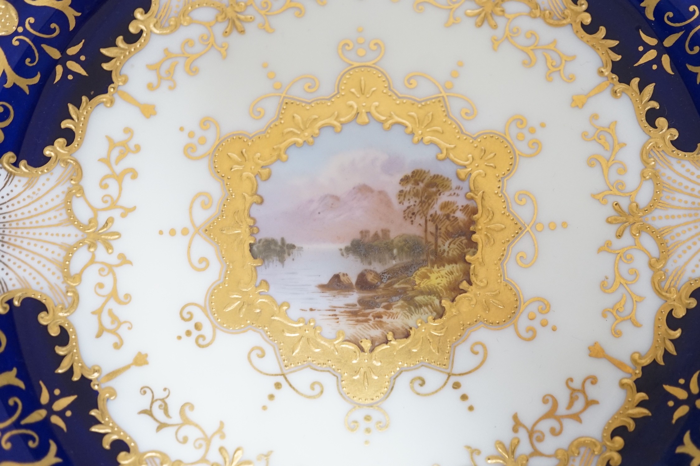 A 19th century Coalport cabinet plate, 23cm diameter